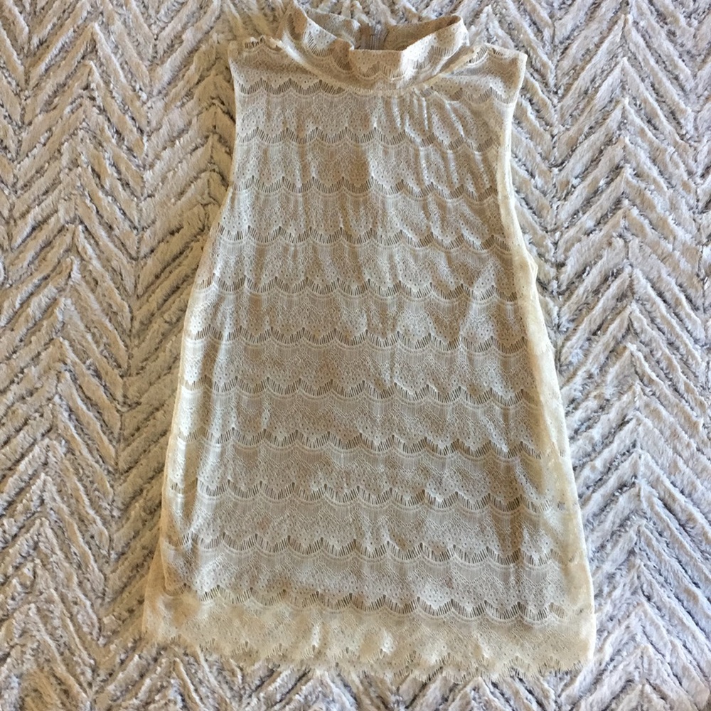 Banana Republic Sleeveless Lace Top